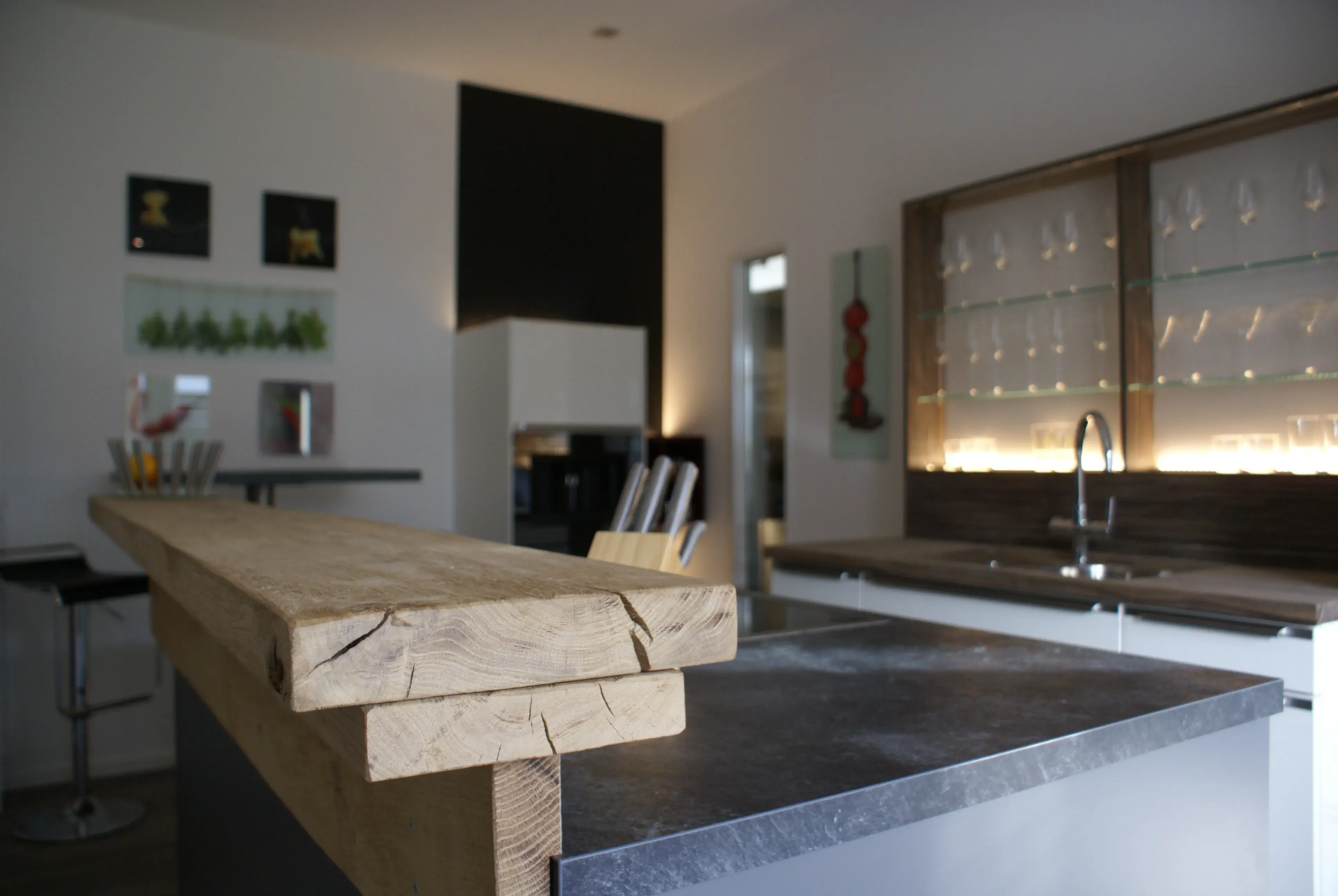 Küche mit Ast-Eiche als Pultplatte
