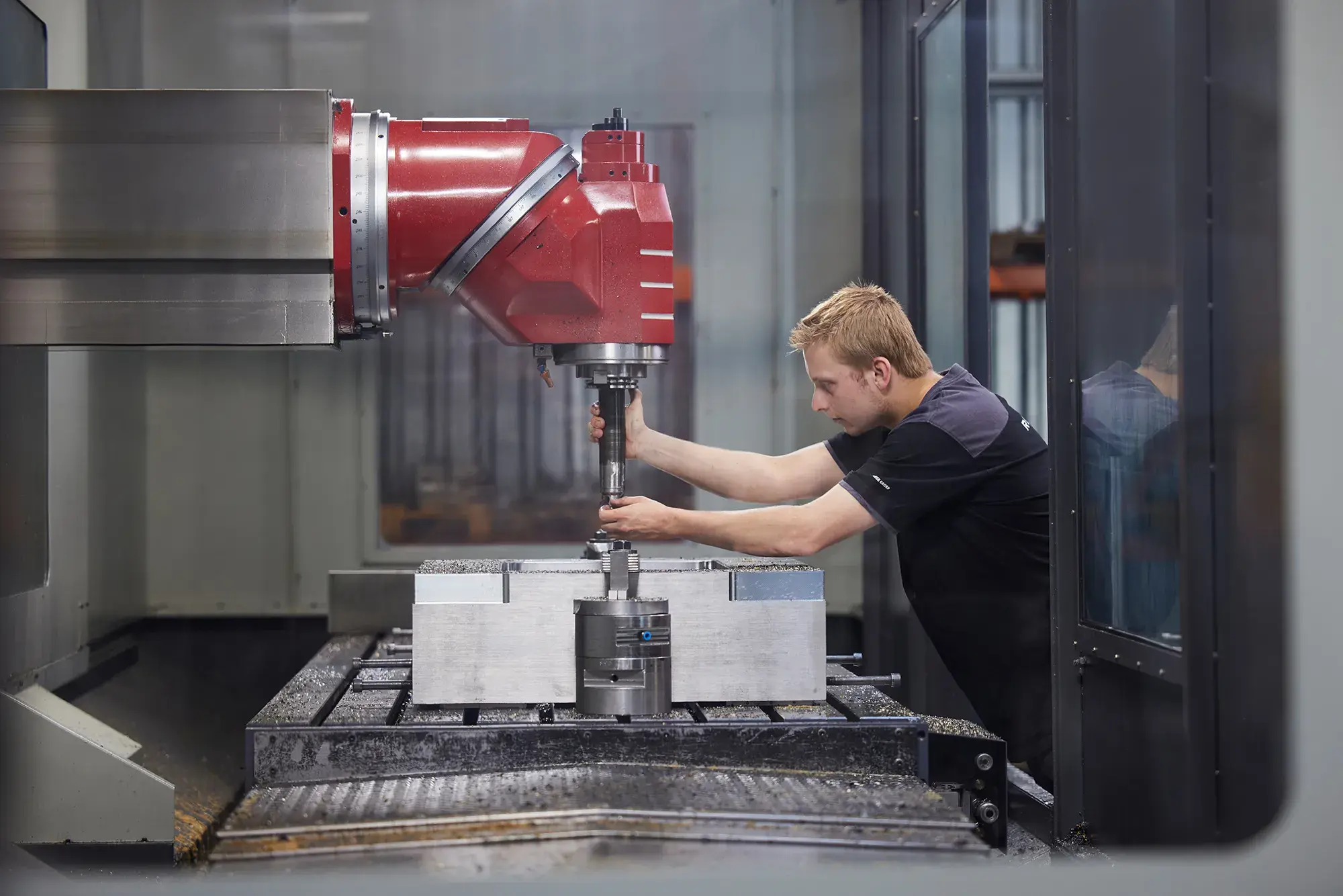 Reginox Fertigung Edelstahlspülen Mitarbeiter